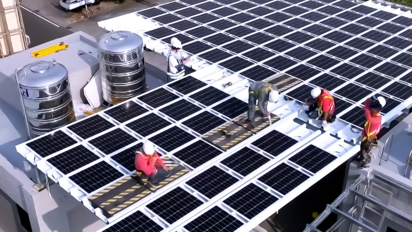 友達打造光電建築一體化整合建材，開發SunSteel光電整合型浪板，實現快速安裝、避免二次施工，讓屋頂光電躍升未來建物新標配。